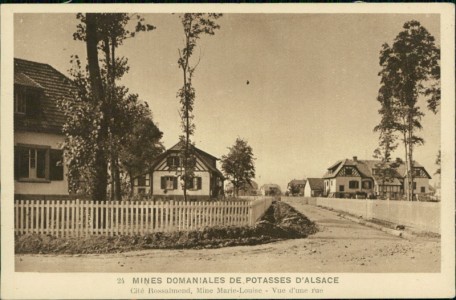 Alte Ansichtskarte Mines Domaniales de Potasses d'Alsace, Cité Rossalmend, Mine Marie-Louise - Vue d'une rue