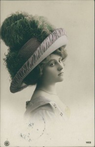 Alte Ansichtskarte Hutmode, Dame mit Hut