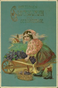 Alte Ansichtskarte Herzlichen Glückwunsch zum Geburtstage, Mädchen mit Schubkarren voller Veilchen (Glanzkarte, leicht geprägt)