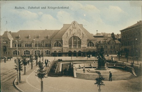 Alte Ansichtskarte Aachen, Bahnhof mit Kriegerdenkmal (Nachporto)