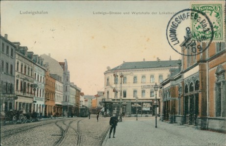 Alte Ansichtskarte Ludwigshafen am Rhein, Ludwigs-Strasse mit Wartehalle der Lokalbahn