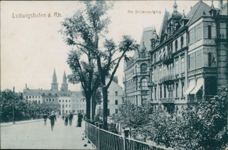 Alte Ansichtskarte Ludwigshafen am Rhein, Am Brückenaufgang