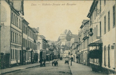 Alte Ansichtskarte Diez, Wilhelm-Strasse mit Rezeptur